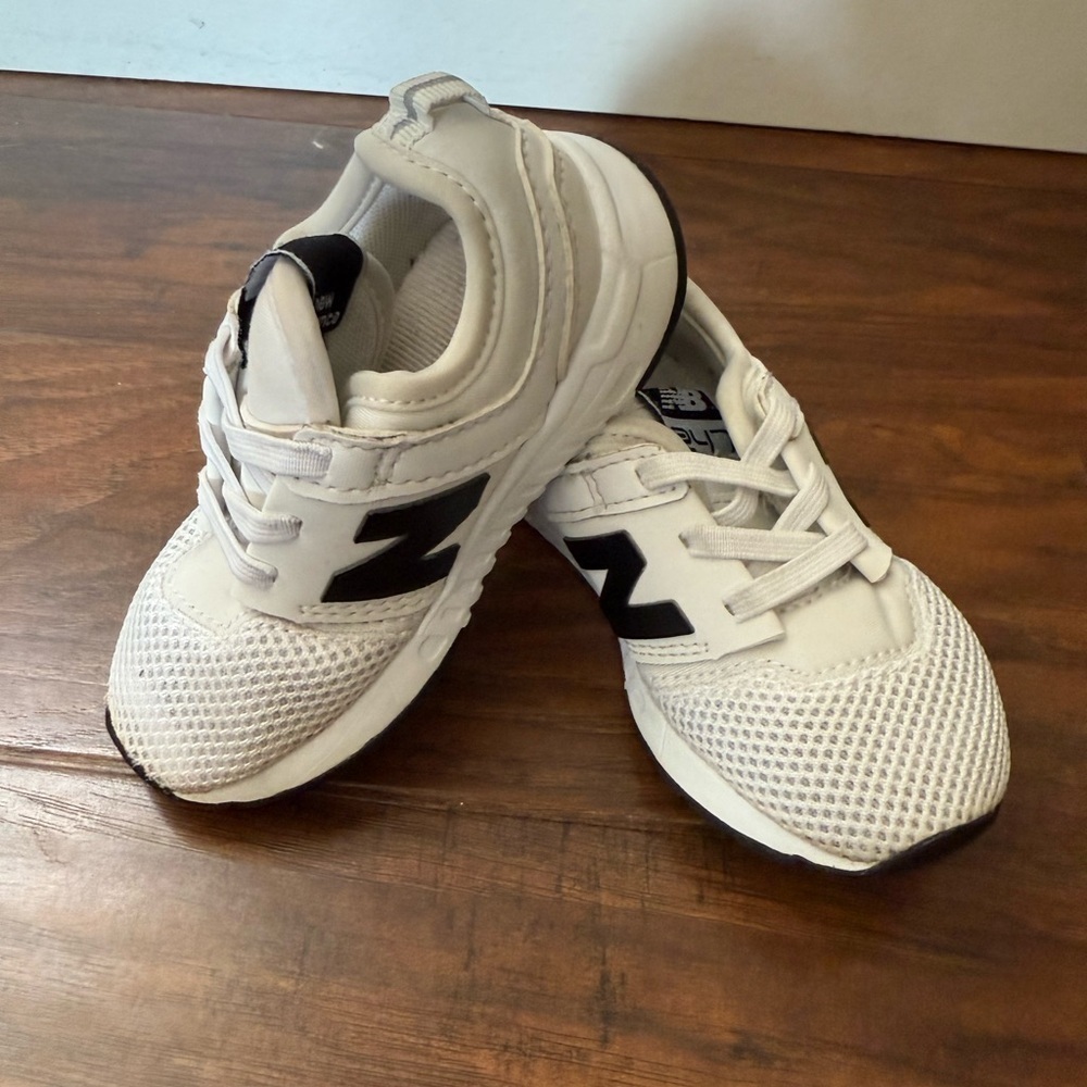 New Balance Kids 247 ' White and Black Sneakers-Size 7 - Picture 7 of 13